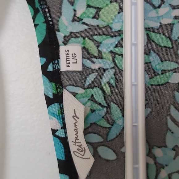 Nice summer top - Picture 2 of 3